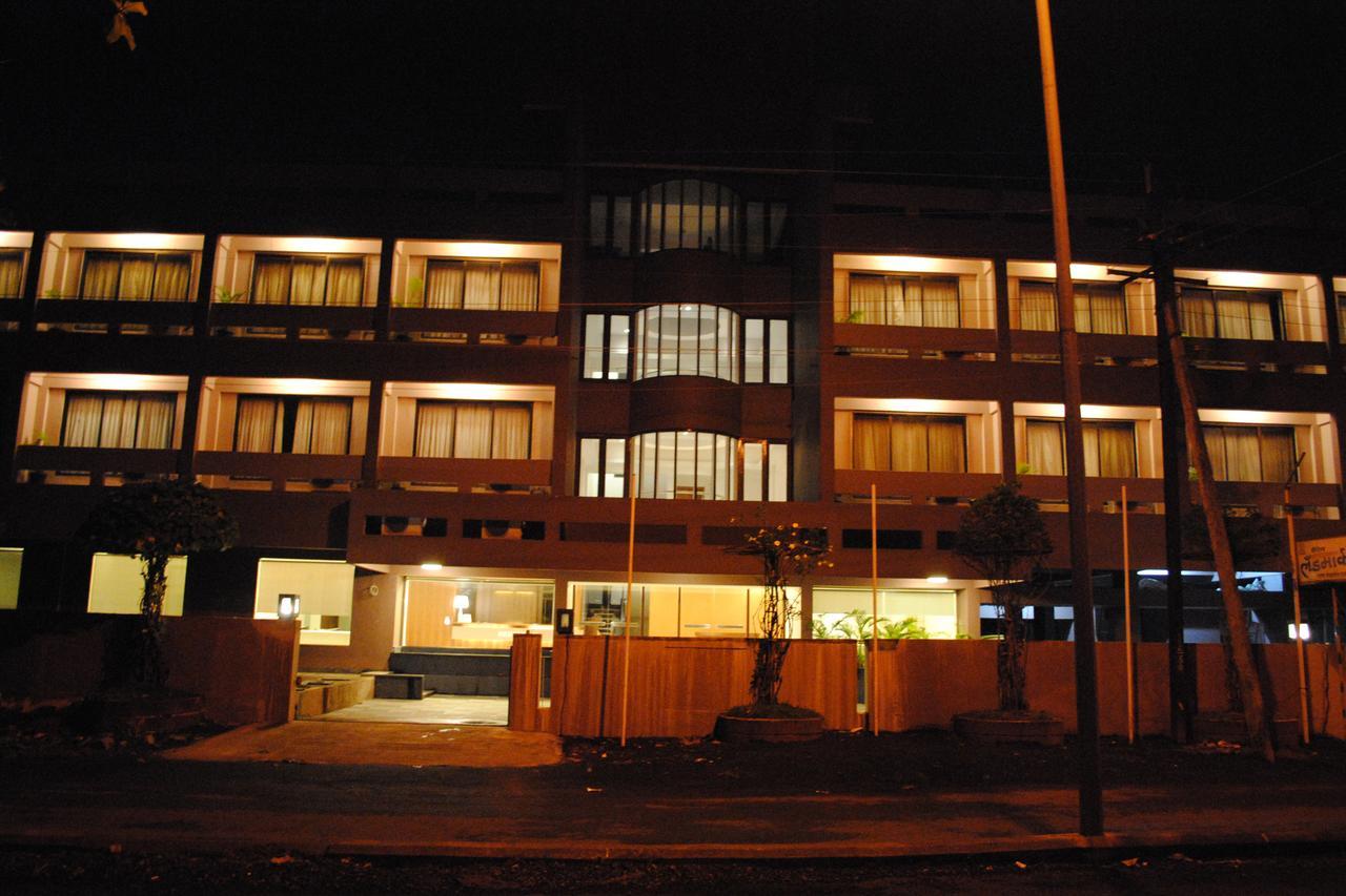 Hotel Landmark Ratnāgiri מראה חיצוני תמונה