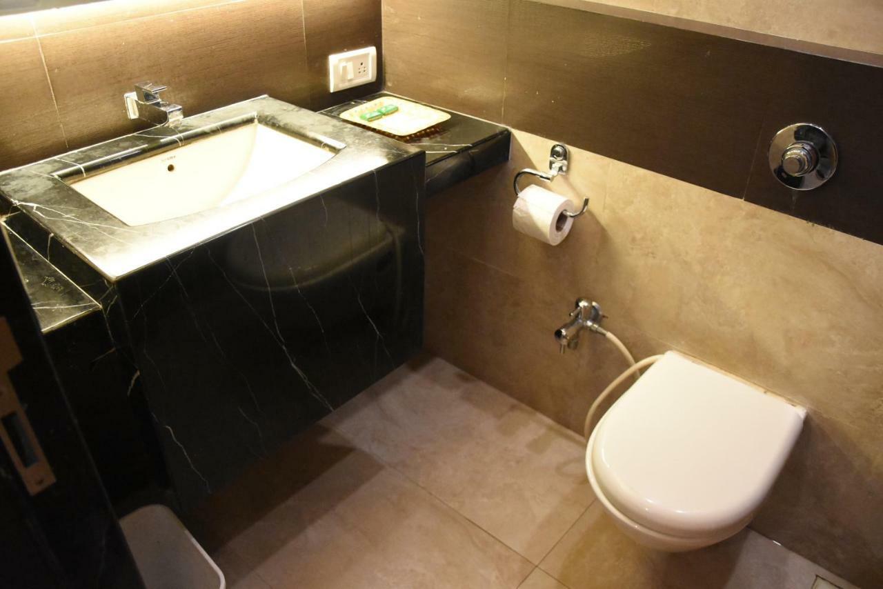 Hotel Landmark Ratnāgiri מראה חיצוני תמונה