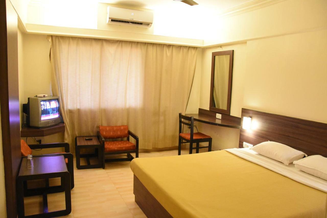 Hotel Landmark Ratnāgiri מראה חיצוני תמונה