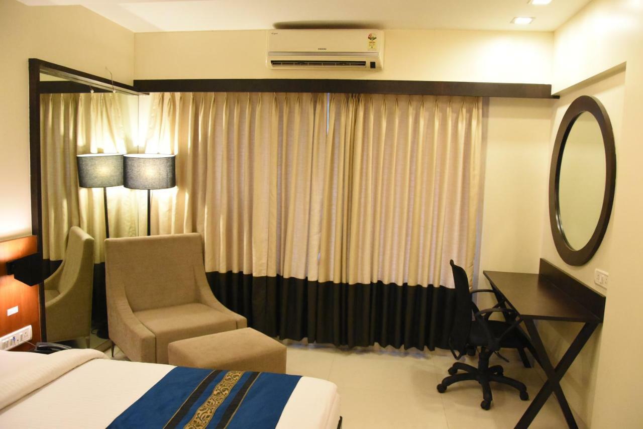 Hotel Landmark Ratnāgiri מראה חיצוני תמונה